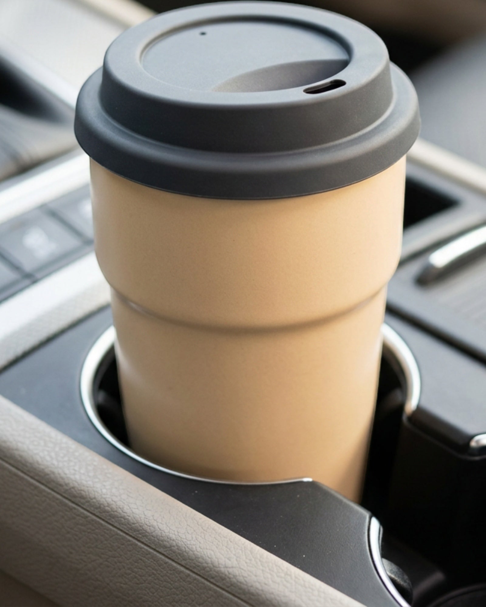 Plvx Double-Wall Ceramic Travel Cup 380 ml Sand Beige - Lifestyle view